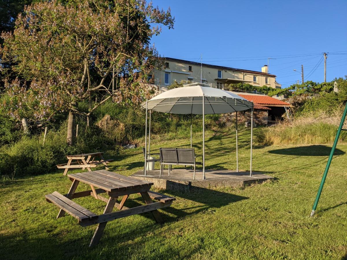 Le Petit Moulin Hotel Пузож Екстериор снимка