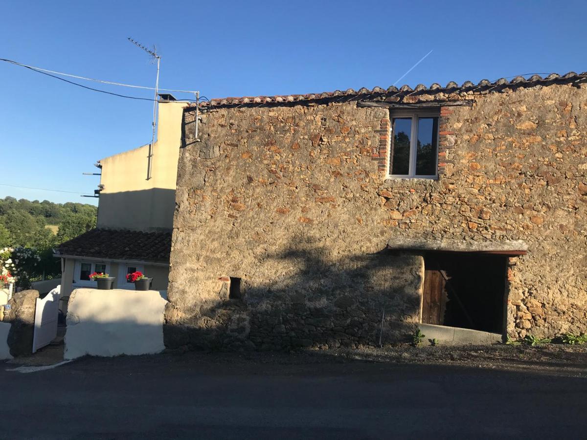 Le Petit Moulin Hotel Пузож Екстериор снимка