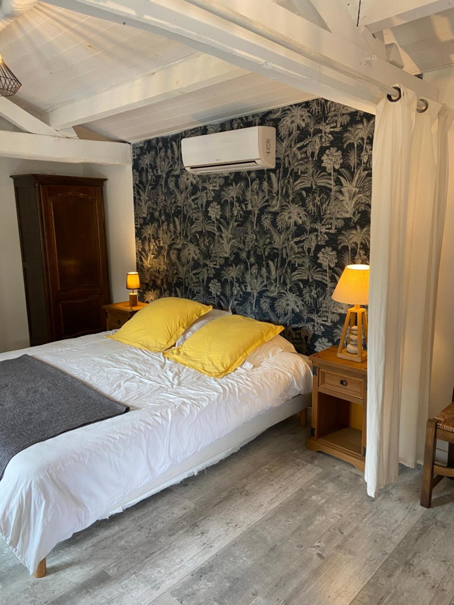 Le Petit Moulin Hotel Пузож Екстериор снимка
