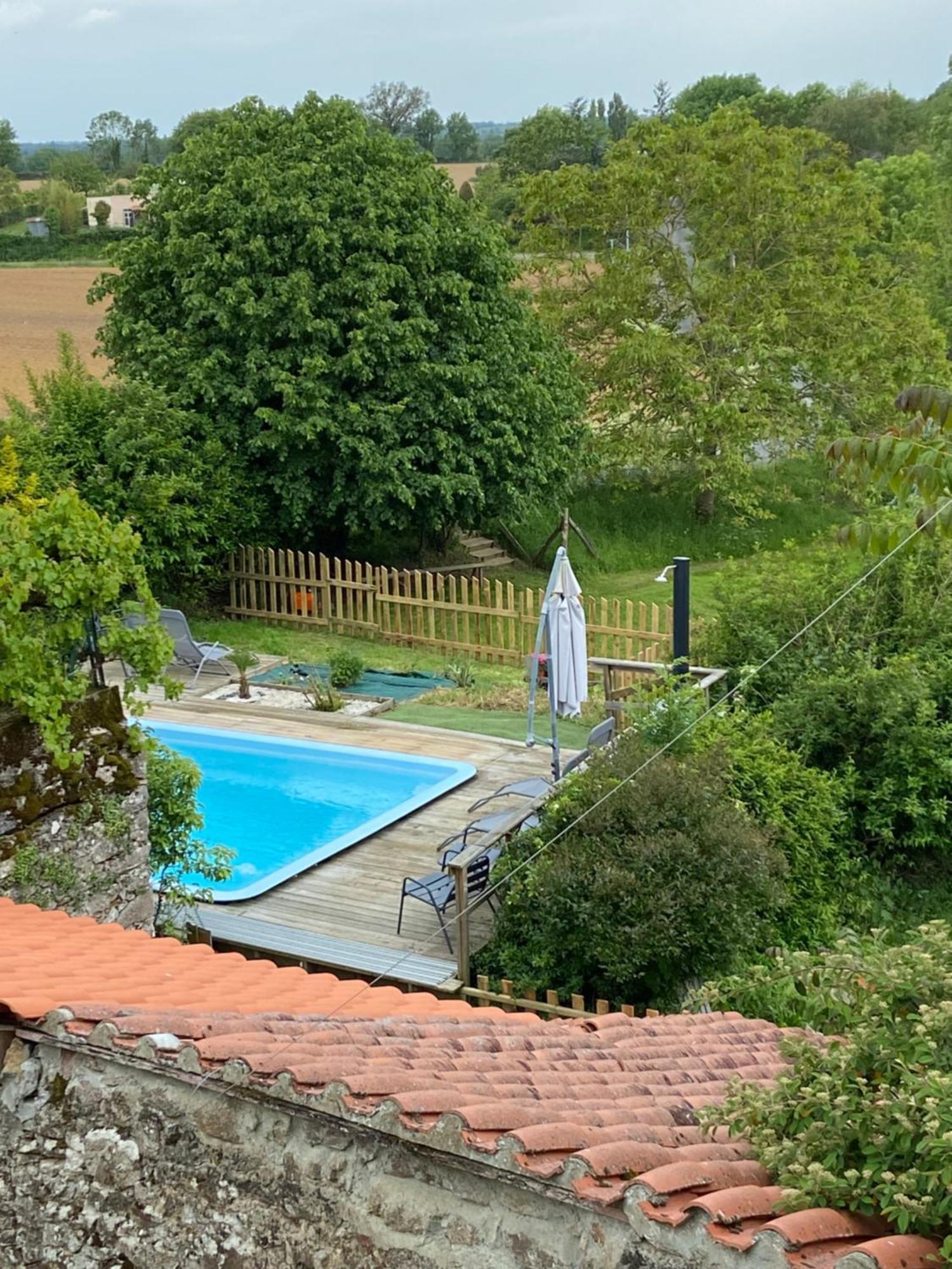 Le Petit Moulin Hotel Пузож Екстериор снимка