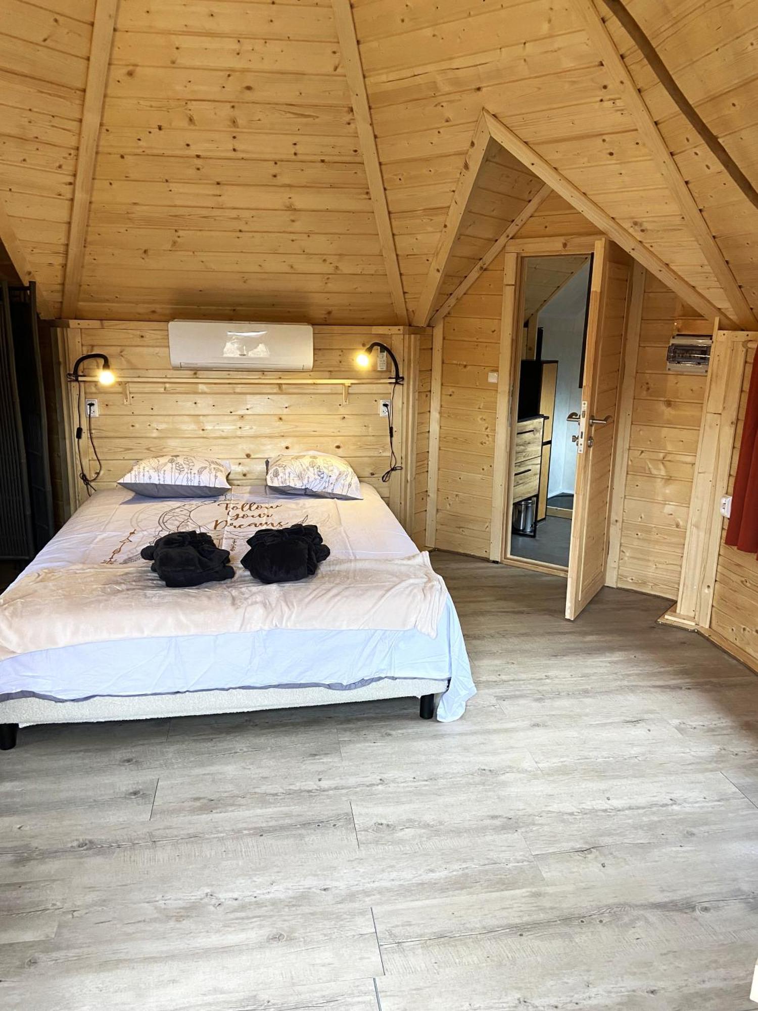Le Petit Moulin Hotel Пузож Екстериор снимка