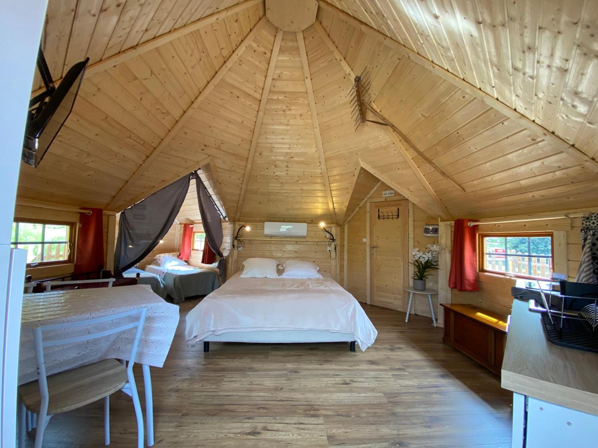 Le Petit Moulin Hotel Пузож Екстериор снимка