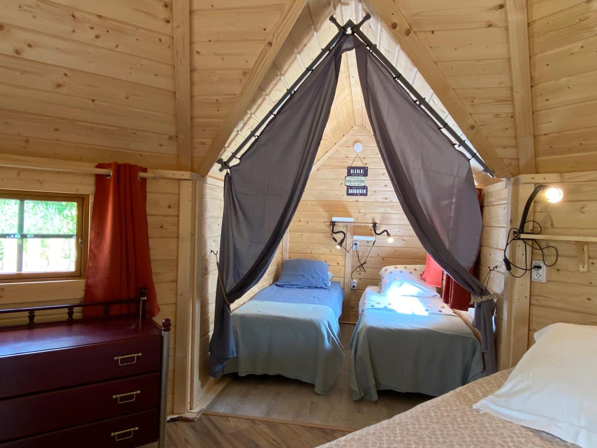 Le Petit Moulin Hotel Пузож Екстериор снимка