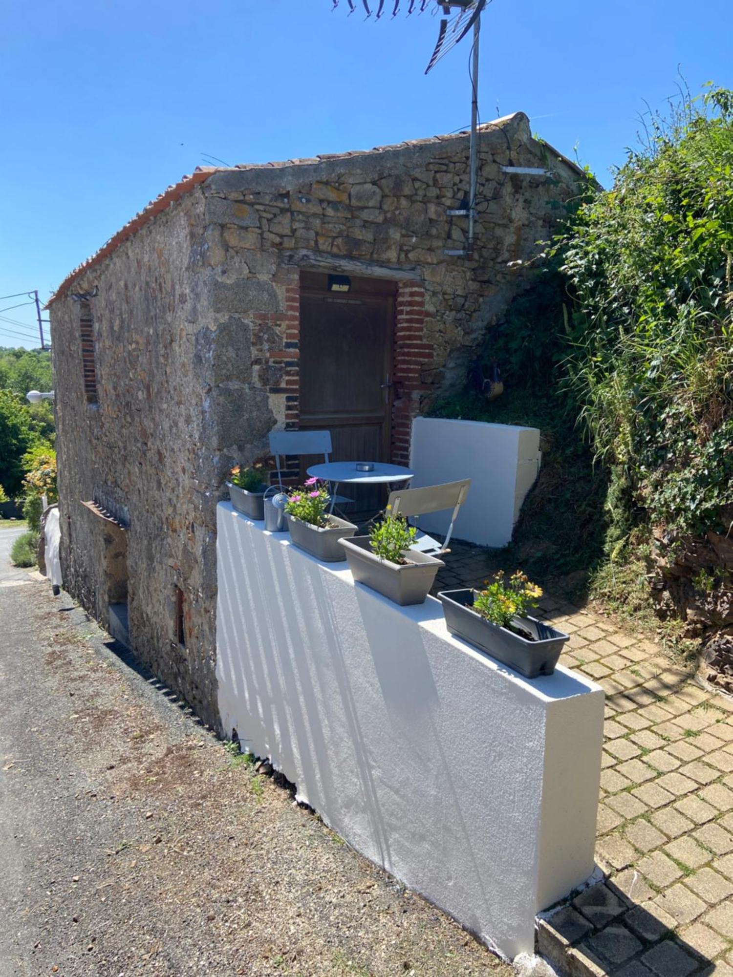 Le Petit Moulin Hotel Пузож Екстериор снимка